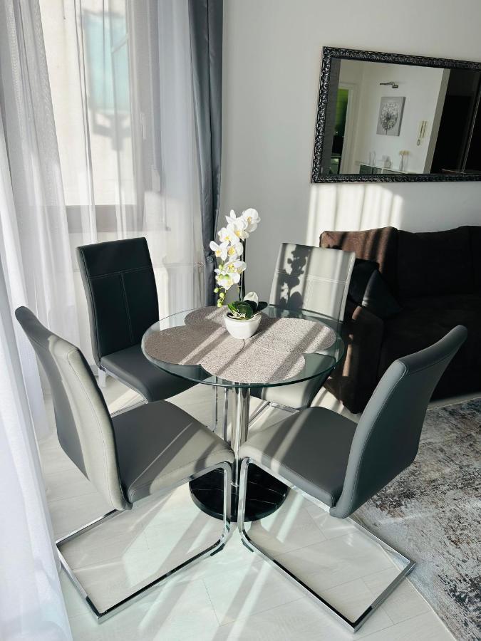 Marina Bay Apartman Budapest Esterno foto